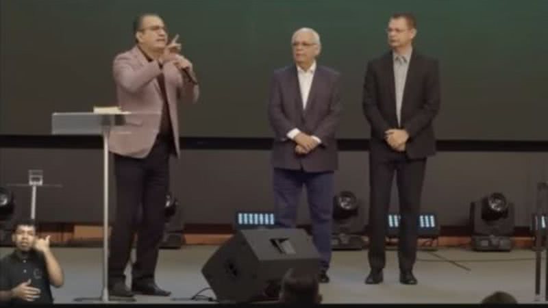 Silas Malafaia durante o culto em que fez oração para paralisação das urnas - Reprodução/Vídeo/UOL