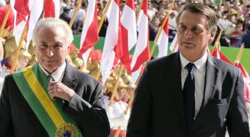 Michel Temer e Jair Bolsonaro caminham na rampa do Congresso Nacional durante posse - Agência Senado