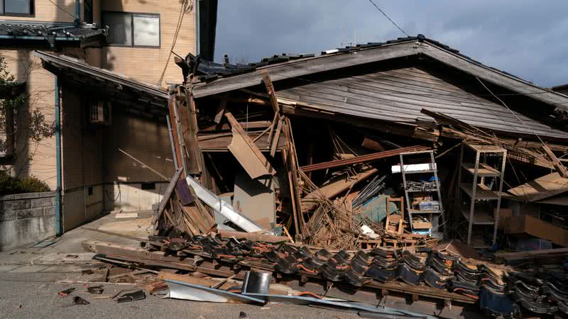 Casa destruída após terremoto do Ano Novo no Japão - Getty Images