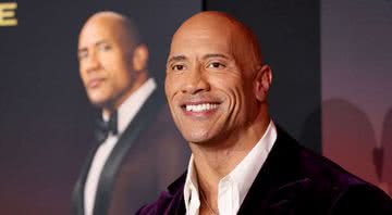 Dwayne "The Rock" Johnson no tapete vermelho de "Red Notice" - Getty Images