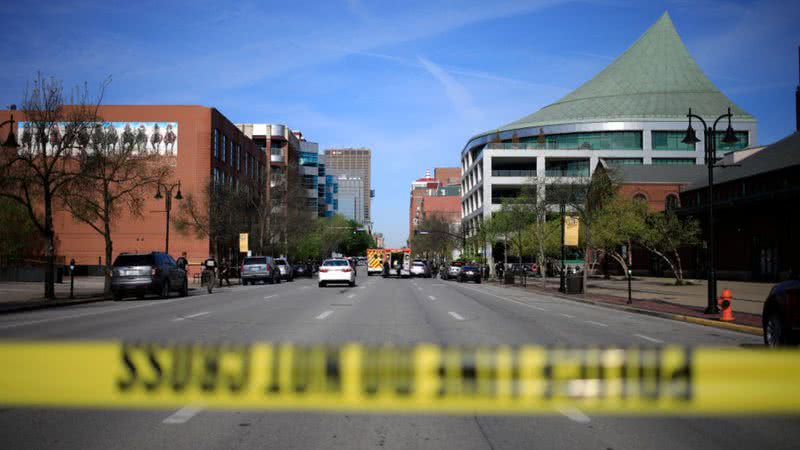 Imagem da cena do crime do tiroteio em Louisville, no estado norte-americano do Kentucky - Luke Sharrett/Getty Images