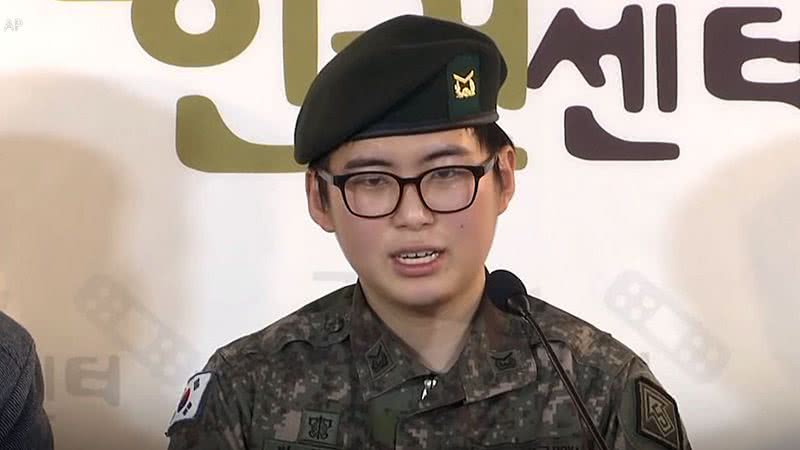 Byun Hee-soo anuncia desligamento em entrevista coletiva - Divulgação / YouTube / South China Morning Post