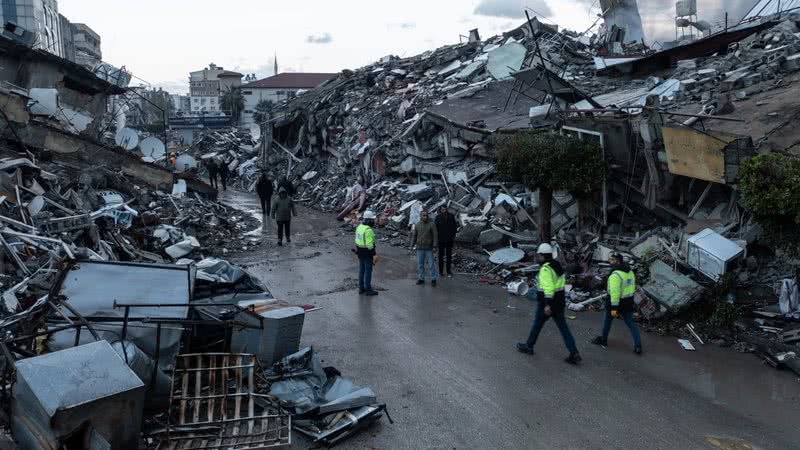 Escombros na Turquia após terremoto da madrugada de segunda-feira, 6 - Getty Images