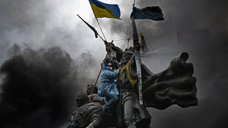 Manifestantes em 20 de fevereiro de 2014 na Praça da Independência, Kiev, Ucrânia - Getty Images