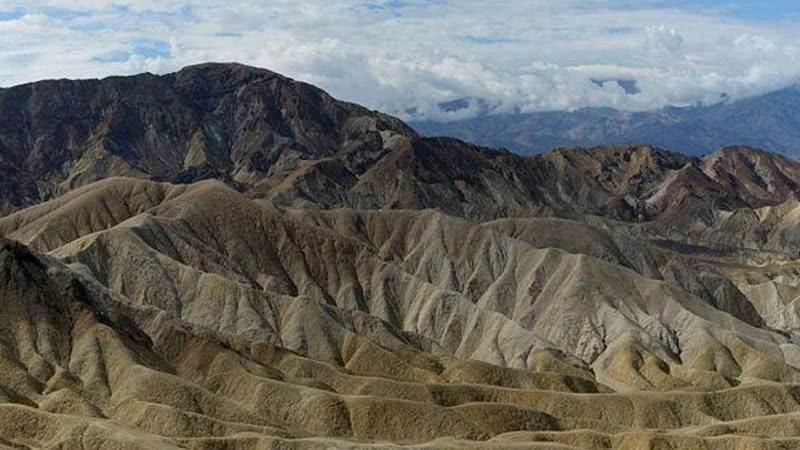 Foto panorâmica do Vale da Morte - Wikimedia Commons