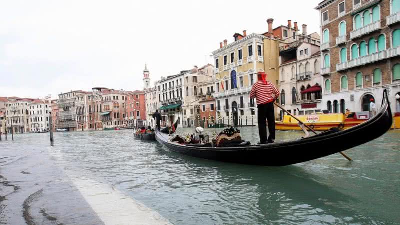 Imagem de uma gôndola na cidade de Veneza - Getty Images