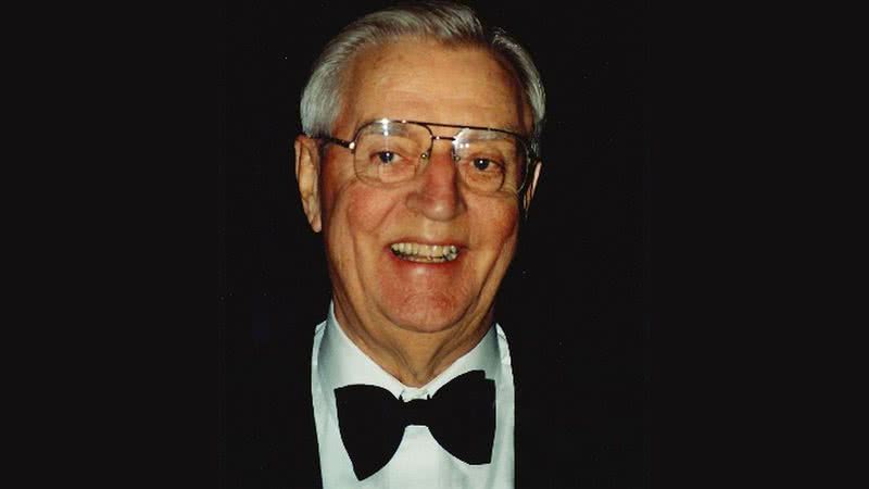 Walter Mondale em retrato no ano de 2000 - Wikimedia Commons