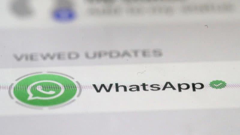 Imagem ilustrativa de emblema do WhatsApp em celular - Getty Images