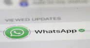 Imagem ilustrativa de emblema do WhatsApp em celular - Getty Images