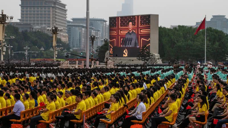 Xi Jinping durante discurso para milhares de chineses - Getty Images