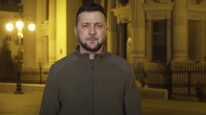 Volodymyr Zelensky, o presidente ucraniano, durante pronunciamento - Divulgação/Youtube/UOL