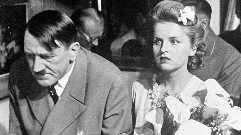 Eva Braun e Adolf Hitler sentados lado a lado - Wikimedia Commons