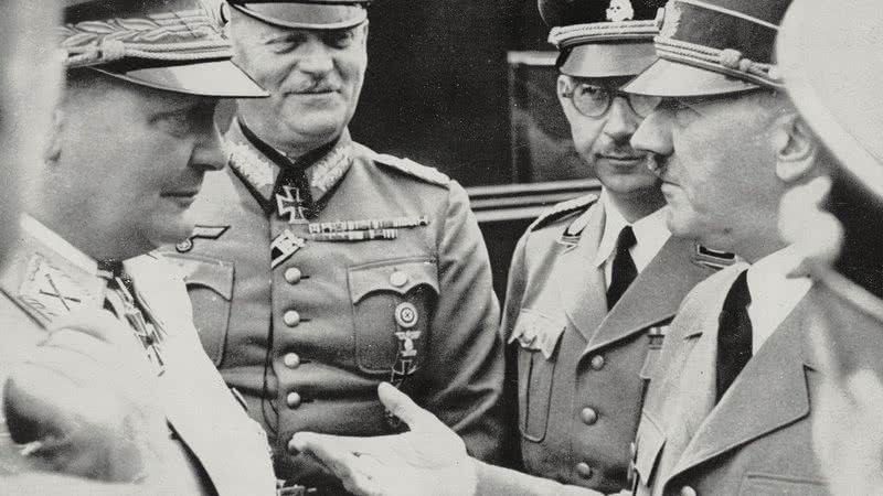 Hitler conversa com Himmler, Keitel e Goering - Getty Images