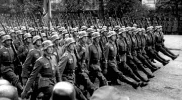 Soldados alemães marchando durante invasão da Polônia, 1939 - Getty Images