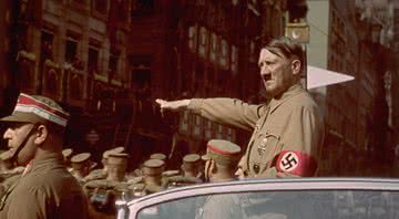 Adolf Hitler saudando militares e simpatizantes nazistas - Getty Images