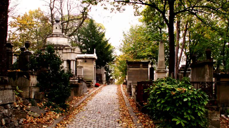 Uma das áreas do cemitério Pére Lachaise - Divulgação