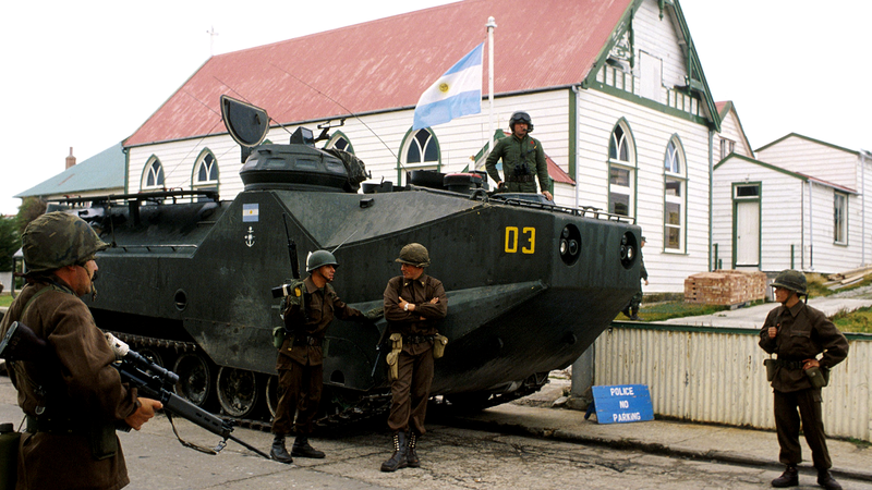 A Guerra das Malvinas em Port Stanley. Em abril de 1982 - Getty Images