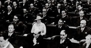 Sozinha no Congresso de 1932 - Wikimedia Commons