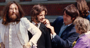 Os Beatles se preparando para a foto famosa  - Linda Mccartney