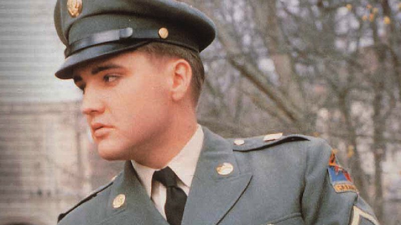 Elvis Presley, com o uniforme do exército - Wikimedia Commons