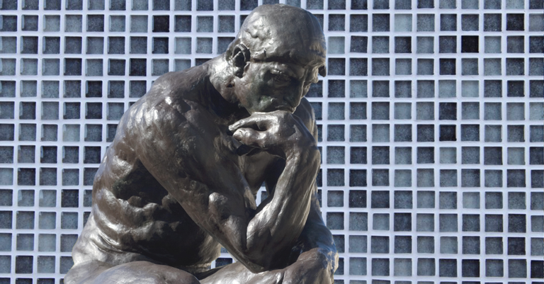 O Pensador, de Rodin, numa pose familiar - Shutterstock