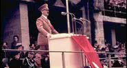 Hitler discursa na celebração May Day, no estádio Olímpico - Getty Images