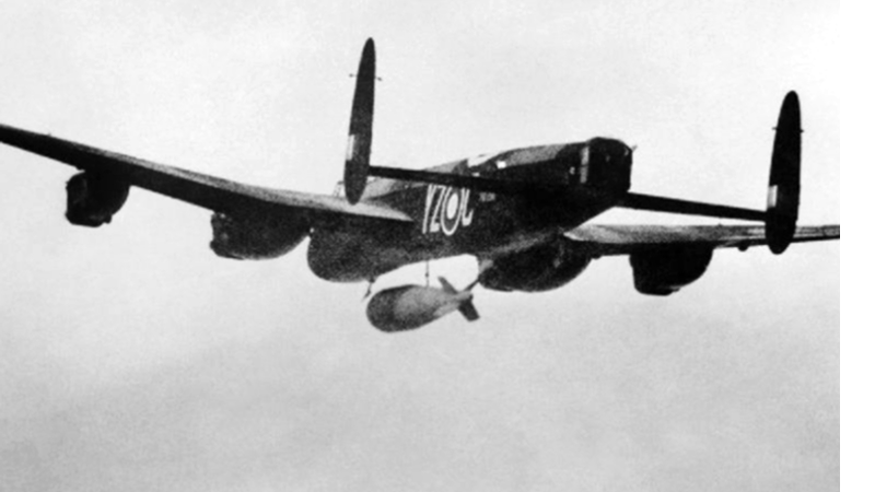 Avro Lancaster lança uma bomba Grand Slam - Domínio público