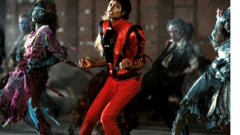 Michael Jackson no clipe da música Thriller, que carrega o nome do disco - Reprodução