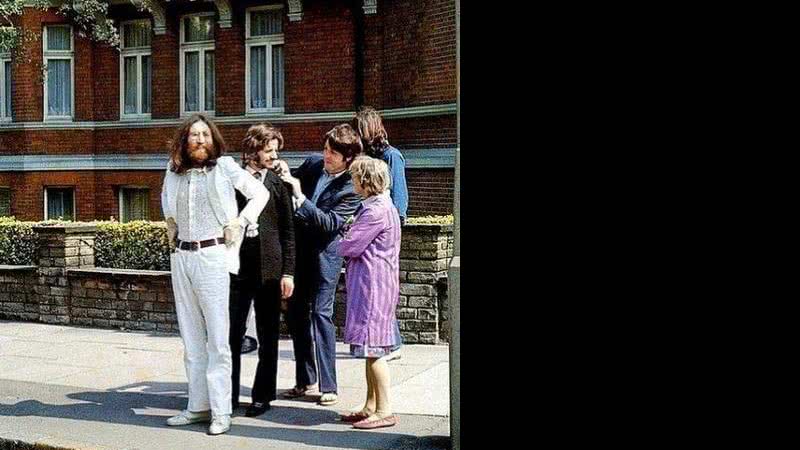 Os Beatles na Abbey Road e a preparação para a foto famosa - Reprodução