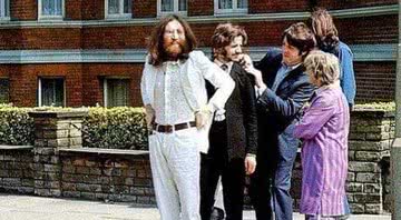 Os Beatles na Abbey Road e a preparação para a foto famosa - Reprodução