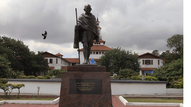 Estátua que foi removida - Reprodução