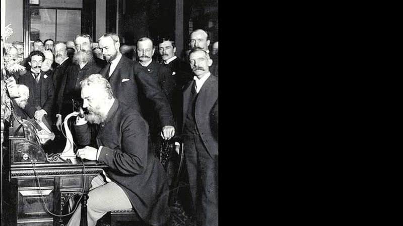  Alexander Graham Bell inaugurando a conexão telefônica entre Nova York e Chicago - Reprodução