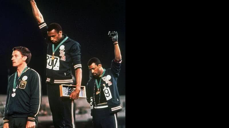 Tommie Smith e John Carlos - Reprodução/Associated Press