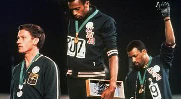 Tommie Smith e John Carlos - Reprodução/Associated Press