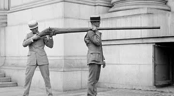 Punt Gun, arma inventada no século 19 para caça de animais aquáticos - Wikimedia Commons