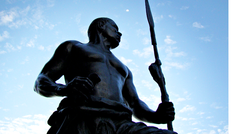 Monumento em homenagem ao Zumbi dos Palmares na Praça da Sé, Bahia - Getty Images