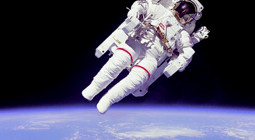  Bruce McCandless solto no espaço - Domínio Público