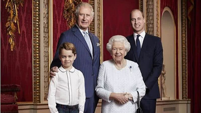 Membros da Família Real Britânica reunidos em fotografia - Getty Images