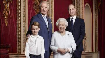 Foto oficial da linha de sucessão ao trono britânico - Instagram/Ranald Mackechnie