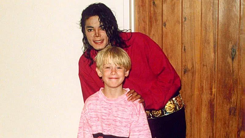 Macauley Culkin ao lado de Michael Jackson em foto pessoal - Divulgação