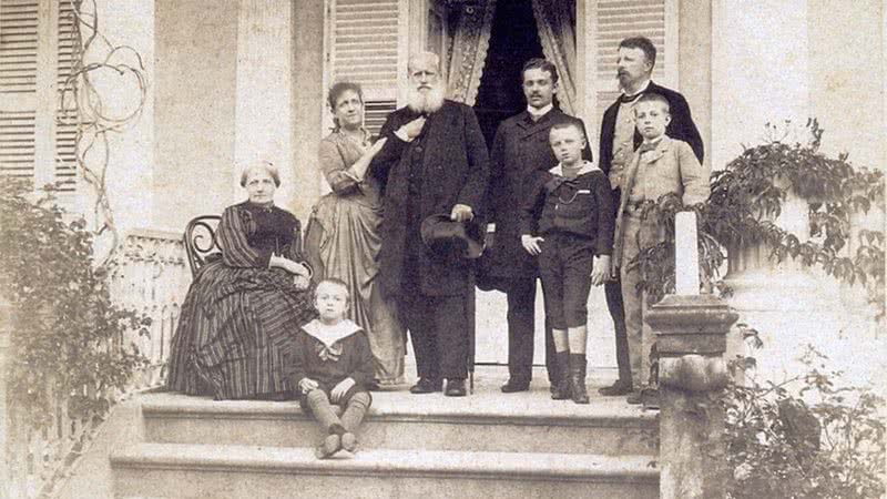 Foto rara de Dom Pedro II e seus familiares - Domínio Público