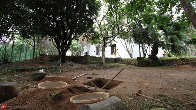 Escavação no Sítio Morrinhos - Centro de Arqueologia de São Paulo