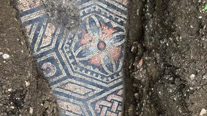 O mosaico encontrado - SPA Societá Archeologica