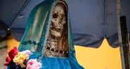 Santa Muerte: uma figura esquelética sob um longo manto - Getty Images