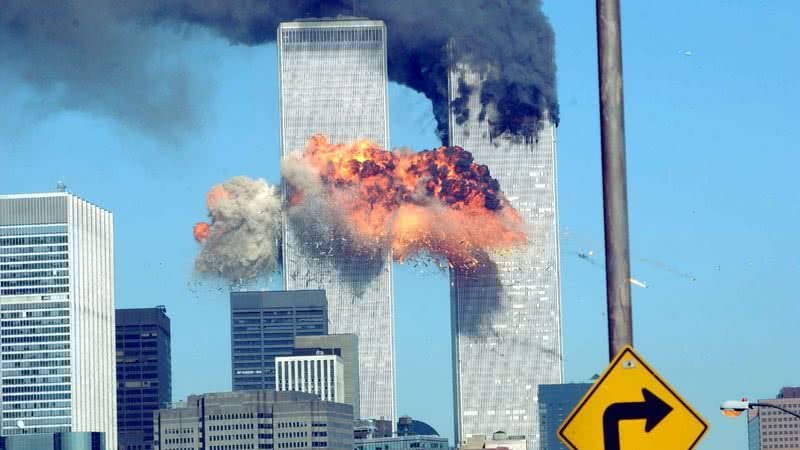 Torres Gêmeas em chamas, em 2001 - Getty Images