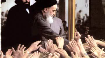 O aiatolá Ruhollah Khomeini e povo iraniano - Wikimedia Commons