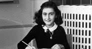 Anne Frank na escola, por volta de 1940 - Domínio Público via Wikimedia Commons