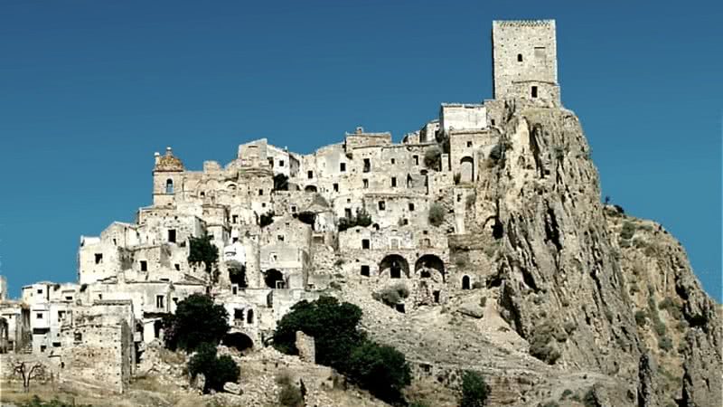 Imagem panorâmica da cidade de Craco - Wikimedia Commons / Idéfix