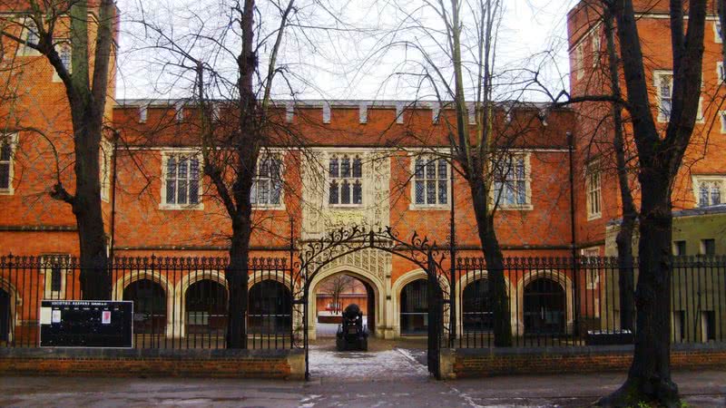 Fotografia de 2009 da fachada da Eton College - Domínio Público/ Carlos Luis M C da Cruz