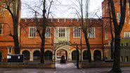 Fotografia de 2009 da fachada da Eton College - Domínio Público/ Carlos Luis M C da Cruz